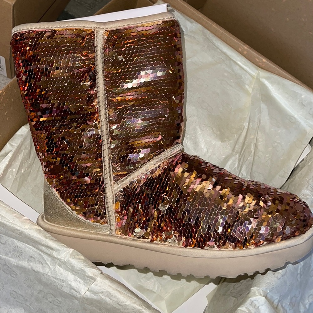 W CLASSIC SHORT SEQUIN